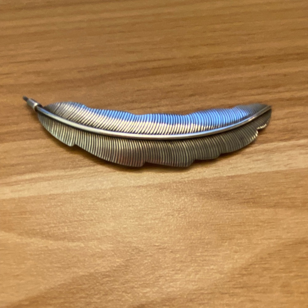 Beautiful vintage hand- tooled silver feather pin